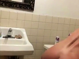 Cute novice teen woman toying her pussy in mattress on cam