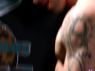 Lusty busty blonde chick Brittany Amber adores oral video games