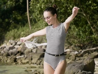 Skinny czech babe Elilith Noir having fun with the summer time out of doors