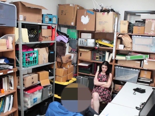 Thief gives deepthroat and fuck to cop