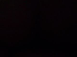 Batendo e enfiando na buceta ate gozar