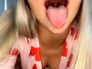 Amateur blonde teen solo dildo