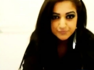 arab girl twerking with a fat ass