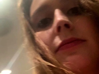 Avril talented amateur blonde babe fingering