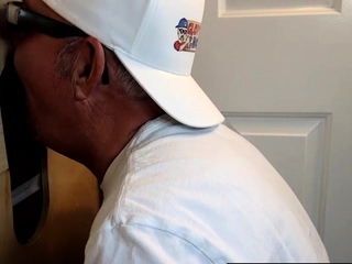 Gloryhole hunk greedily sucking dick via wall