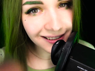 Organic brunette solo toying