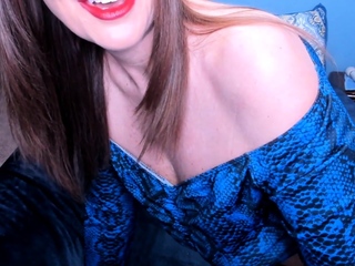 Actual cougar utilizing spectacular fat booty to tease