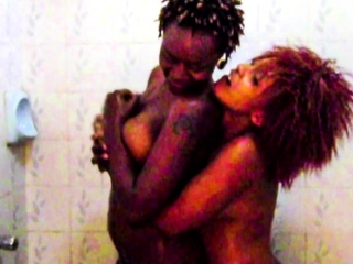 African roommates attempt scissoring 1st time