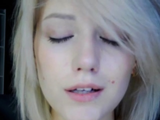 Amateur blonde teen solo dildo