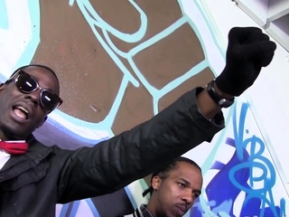 Babe blowbangs black dicks