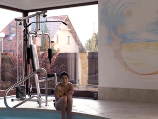 BLACK4K. Brunette forgets about swimming thanks to coachs