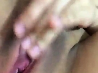 bucetinhas virgem novinha batendo siririca enquanto goza e