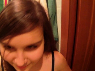 Bitch invites a chap to screw her in her bf’s presence