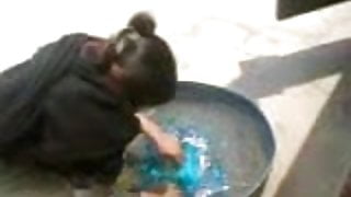 higab aunty fucked though washing