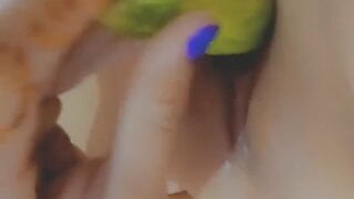 Moroccan lady  mariied enters a carrot and masturbates alone