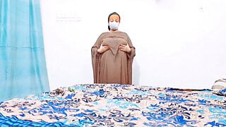 Pakistani Aunty Significant Boobs Cucumber in Pussy