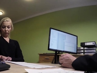 Tempting whore blows and rides packing monster