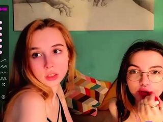 Quite hot amateur thai teen girl toying her pussy on cam