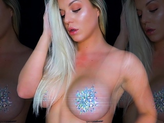 Massive boob brunette masturbates on webcam