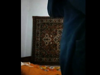 Granny Masturbates with a carrot 1