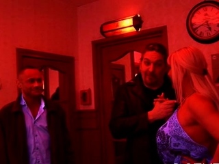 Angelic blonde babe shows engulfing skills