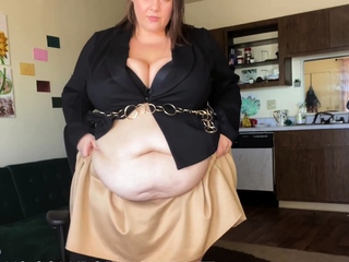 Close up MILF masturbation