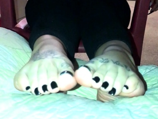 Sexy leggy brunette enjoys foot fetish