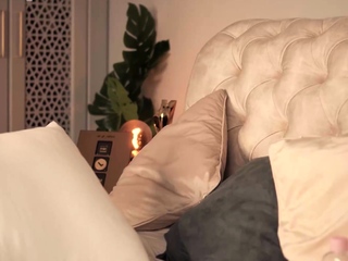 Tattooed blonde amateur toy fucking her horny pussy on cam