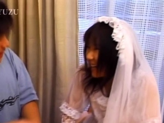 Wicked idol Nami Asakura exposes her curves