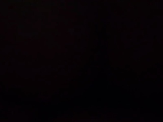 Batendo e enfiando na buceta ate gozar