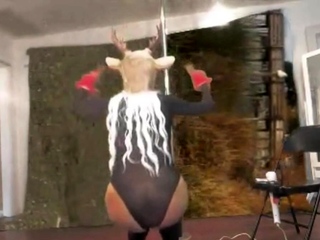 Big boob brunette masturbates on webcam