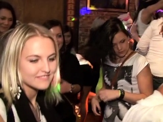 Plenty of ladies are sucking weenies