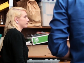 Shoplifter caught in the jewelry shop