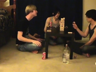 What are some good websites for muscle worship and free