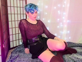 Amateur Foot Fetish Girlfriend Sucks and gives a Footjob