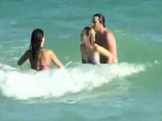 Hot Jessica Alba Beach Voyeur Vid!