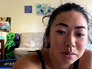 Layla rose masturbating on webcam in a hot solo video