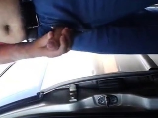 maduro me folla en aparcamiento oldman fuck parking