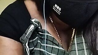 Tamil Chennai aunty showing her body at office