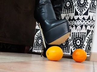 Amateur Foot Fetish Girlfriend Sucks and gives a Footjob