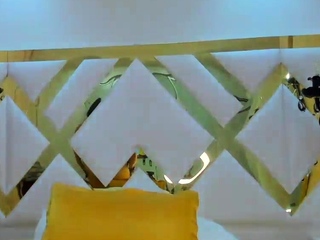 amateur lustywench fingering herself on live webcam