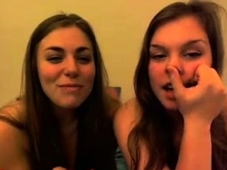 Amateur Teen Fingering Tight Pussy