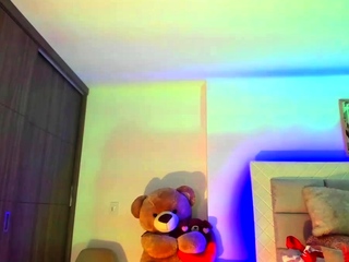 Amateur webcam babe masturbating