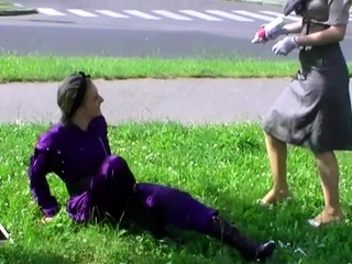 Sexy slut gives steamy oral