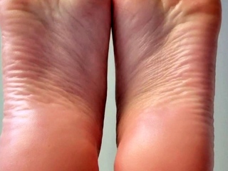 Amateur Foot Fetish Girlfriend Sucks and gives a Footjob