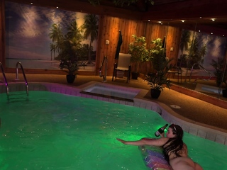 Amateur hottie solo masturbation