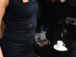 Close up MILF masturbation