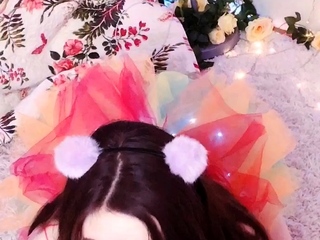 Cute amateur webcam teen girl toying pussy on webcam