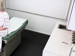 Thicc blonde patient deep throats at ordination