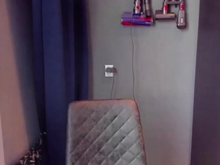 Cute amateur webcam teen girl toying pussy on webcam